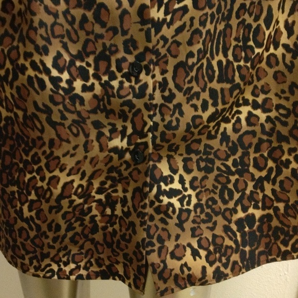 Susan graver leopard print button-down dress shirt. With shoulder pads - Picture 8 of 12